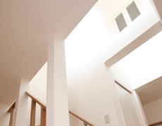 子ども部屋とリビングをつなぐ窓